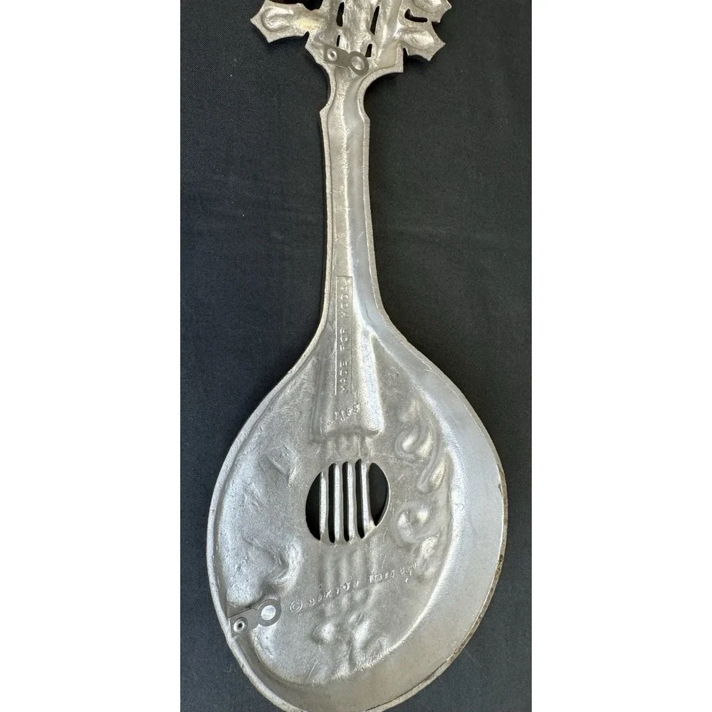 Vintage 70s Sexton Metal Wall Plaques Violin & Mandolin MCM 15
